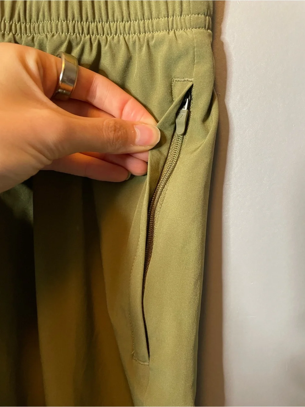GynShark Olive Green Women's performance Joggers zipper detail size medium‎